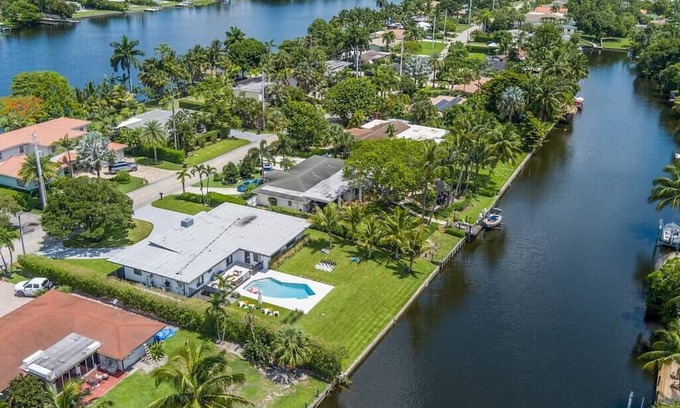Lake Clarke Shores House | The Bird House - Lake Front in West Palm Beach!