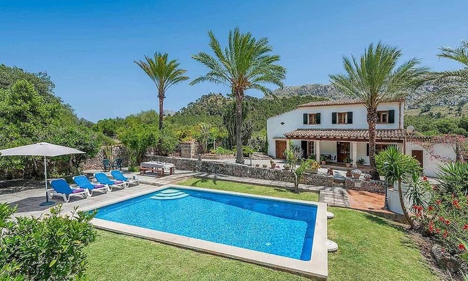 Pollensa Villa | Beautifully Restored Country Farmhouse, Private Pool, Superb Views, 5 minutes from Cala San Vicente!