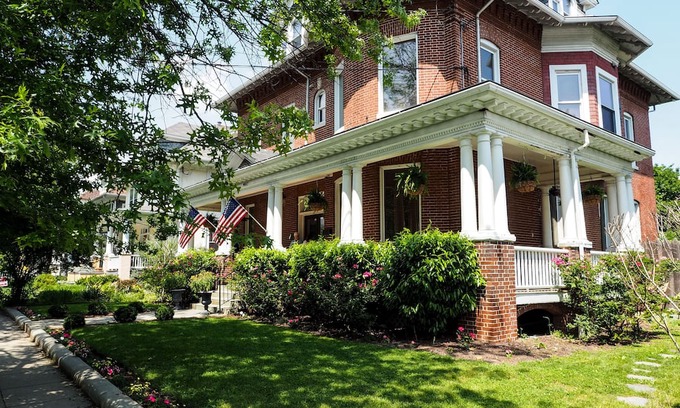 16th Street Heights House | DC Gem 10 Bedrooms/9.5 Baths! Short Stays Available Too!