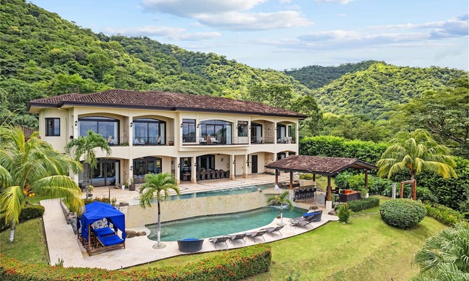 Coco Villa | Exclusive 8-BR Ocean-View Villa for Groups & Weddings – With Custom Meal Plans