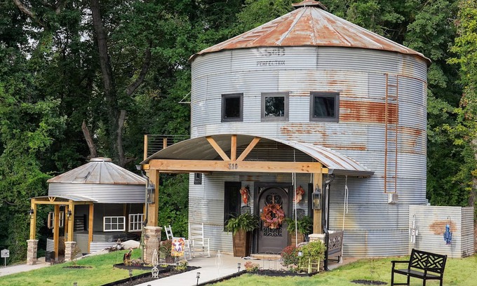 Lincolnton House | The Cedar St Silo- Sleeps 4 w/Fireplace & Hot Tub. Walk to Downtown Lincolnton