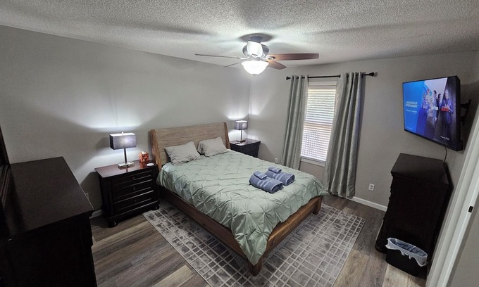 Paducah House | Clean, quiet & comfortable, 3 bed 2 bath pet friendly Paducah home near winery.