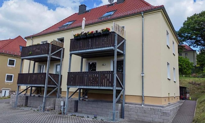 Ebersbach Apartment | Ferienwohnung Ebersbach - Holiday apartment with balcony