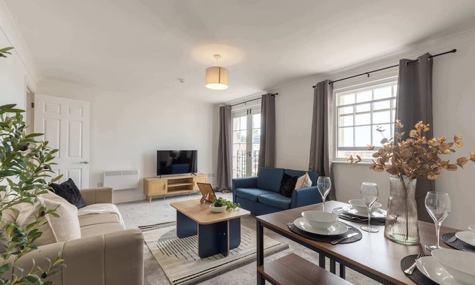 Whitehaven Apartment | Fabulous 1 Bed Harbour-side Apartment with Balcony