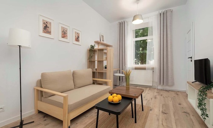 Srodmiescie Apartment | Tuwima 25 | Łódź | Beige Apartment | Remote Work