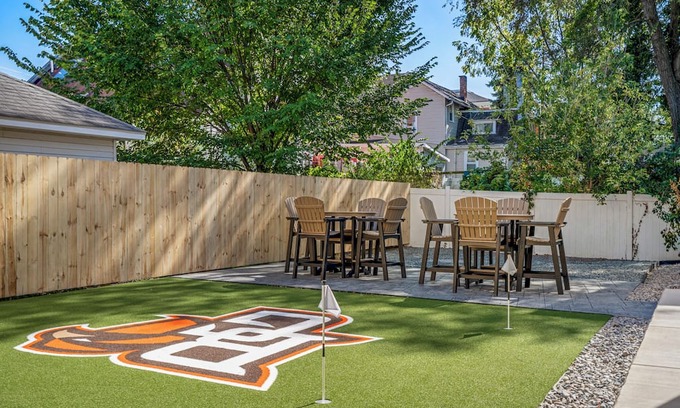 Bowling Green House | Brand-new luxury home in downtown Bowling Green, steps from BGSU. Stylish interiors, gourmet kitchen, and a unique backyard with a custom putting green. Perfect for alumni visits, game days, or weekend getaways.