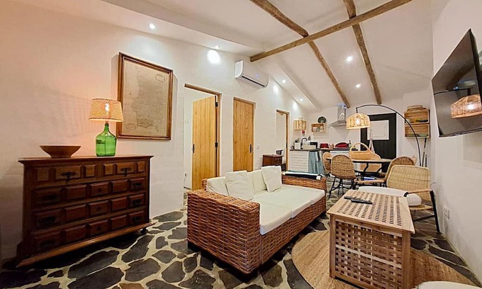 Reguengos de Monsaraz Apartment | Apartment 'Descanso Dos Oleiros' with Private Terrace, Wi-Fi and Air Conditioning