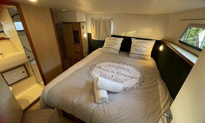 Nevers Boat Rental | IRIS BATEAU DOUILLET
