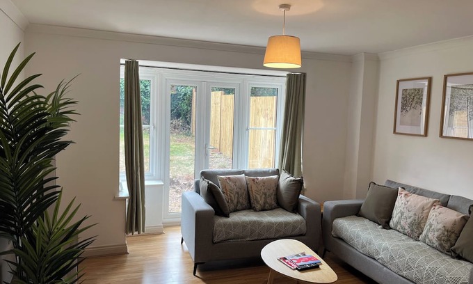 Coventry House | Central, Modern, Entire 3 rooms, 2.5 baths house