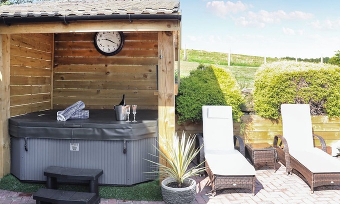 Loughor Cottage | 2 bedroom accommodation in Llanelli