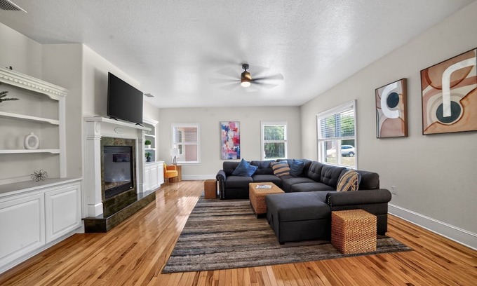 Lakeland House | NEW! Lakeland Oasis Hot Tub, Lanai & Fire Pit