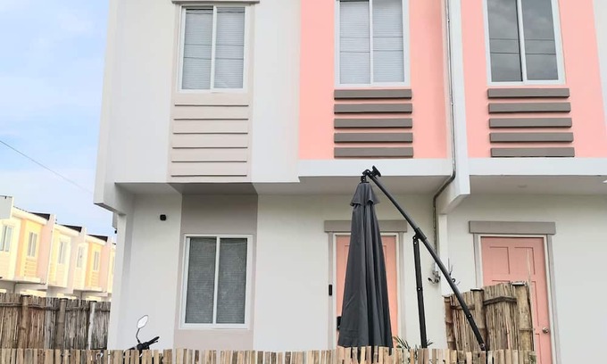 Bogo House | Updated Fully Furnished Charming townhome with AC in Bogo City
