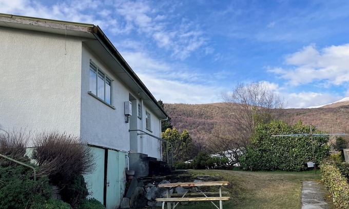 Bouvet Island House | Affordable Retro Bach in beautiful Arrowtown