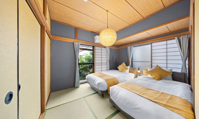Shinjuku House | Private house for rent 5 min walk from train station sleeping up to 8 people/4 bedrooms/7 beds/FreeWi-Fi