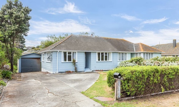 Titahi Bay House | Kick back on Kapiti! Your home away from home, just steps from the beach.