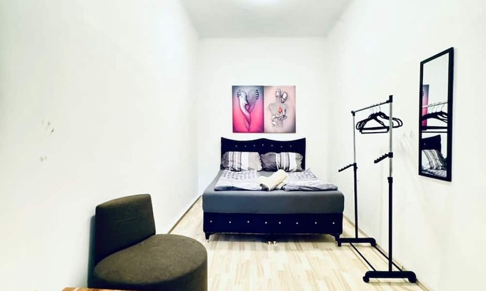 Floridsdorf Apartment | Cozy Private Room | Shared Flat Near FAC Platz