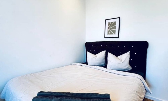 Liesing Apartment | Convenient Room in Shared Apt | Walk to Kaufpark