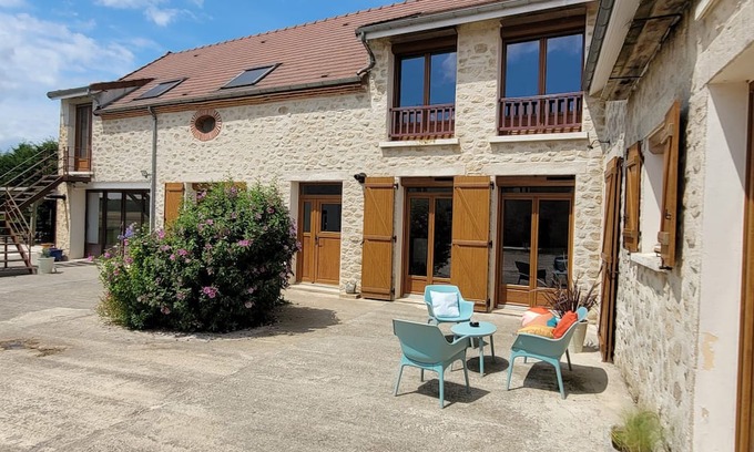 Corrobert House | Large capacity gîte in champagne.pets welcome!