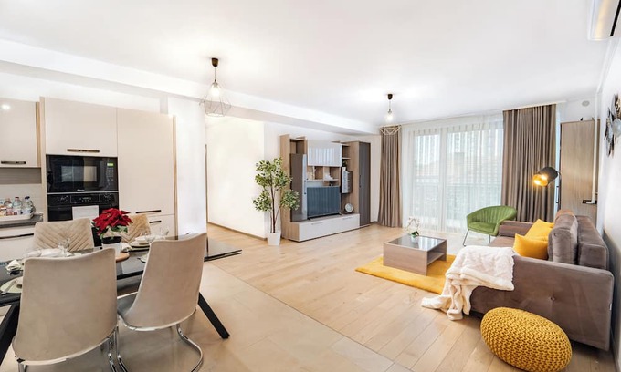 Timisoara Apartment | Garden side Emma accommodation in Monarh Tower