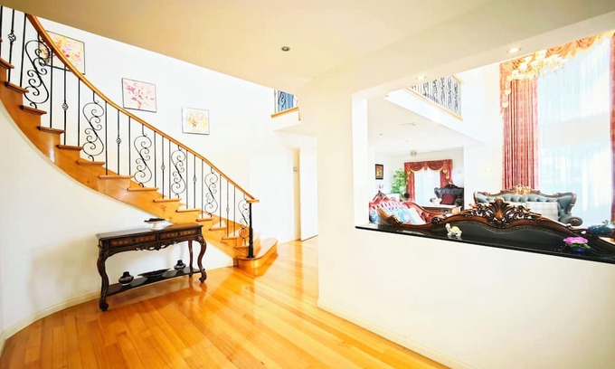 Keysborough House | 6 BR 3 BATH large mansion, 3 king beds, 4 queen beds, 5-star supreme enjoyment