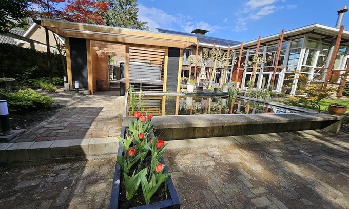 Emmen Apartment | Artz of Nature, Atelier @Home