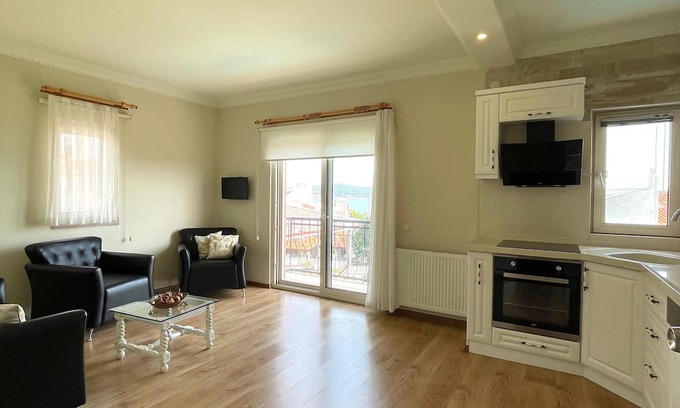 Mithatpasa Apartment | Charming 1-Bedroom Sea View Apartment with Kitchen on Cunda Island