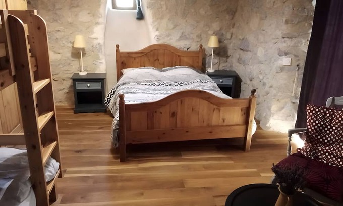 Bellegarde-en-Diois Bed & Breakfast | Blue Mountains Farm - Room