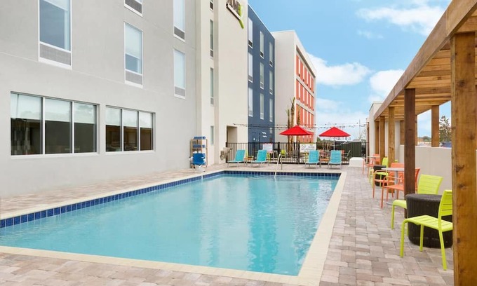 Airport North Hotel | Orlando Airport Hotel Suite | Free Breakfast + Shuttle Service | 3 Units