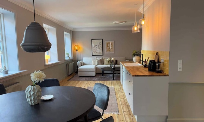 Valby Apartment | Upscale 3BR Apt Summa