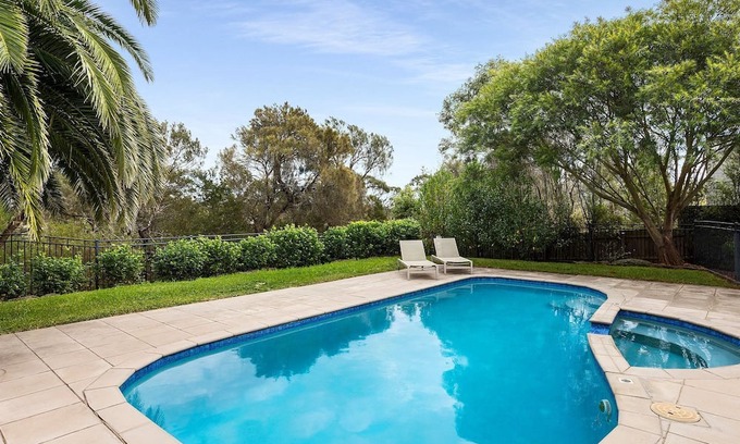 Mount Eliza House | Palmyra Villa | Pool & Spa | Steps to Village