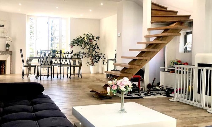 Jouy-sur-Morin House | Charming bourgeois house 1 hour from Paris - 12 travellers - garden 3,370 sqm