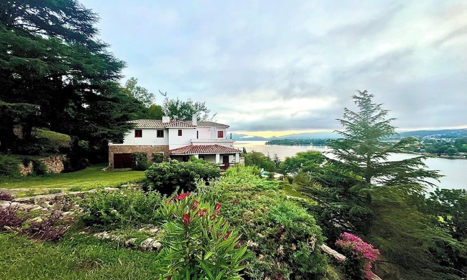 Villa Carlos Paz House | Lovely 5-bedroom classy villa mediterranean style in Villa Carlos Paz
