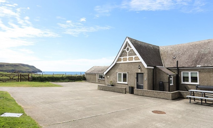 Llanengan Cottage | CEIRIAD - 9 TY'N DON, pet friendly, with a garden in Abersoch