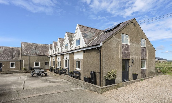 Llanengan Cottage | RHIW - 1 TY'N DON, pet friendly, with a garden in Abersoch