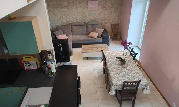 Neufchateau Apartment | House near the train station with outdoor space