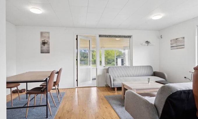 Odense House | The Lucky Peer – 4BR House with Free Parking, Netflix & WiFi
