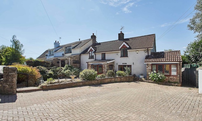 Wotton-under-Edge House | Host & Stay | Windles