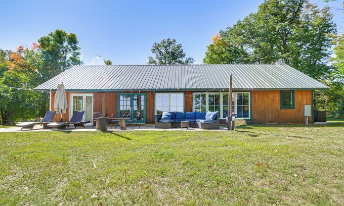 Parkers Prairie Cabin | Up North Long Lake Retreat on Private Peninsula!