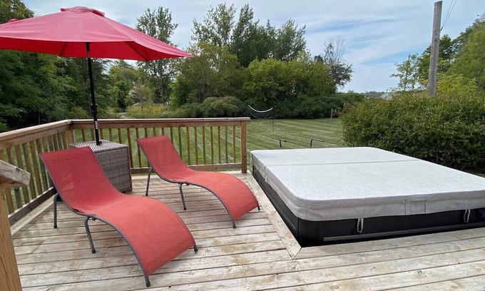 Wellington Apartment | Private Beach, Hot Tub, A Vacay to Remember!