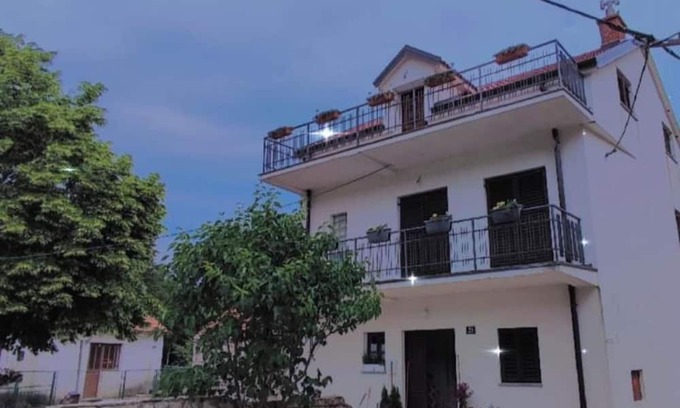 Vrlika Apartment | Apartment and Room Mare Vrlika - Two Bedroom Apartment with Balcony