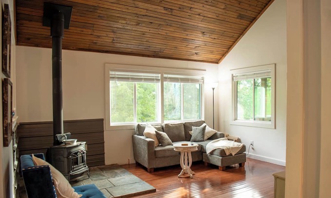 Mathias Cabin | Secluded cabin on 20acres boarding the George Washington National Park
