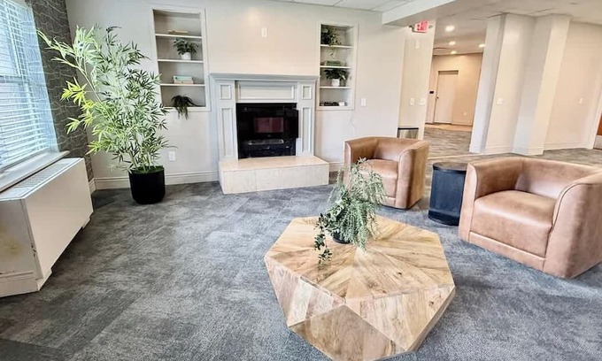 North Central Omaha Apartment | The Blackstone Summar