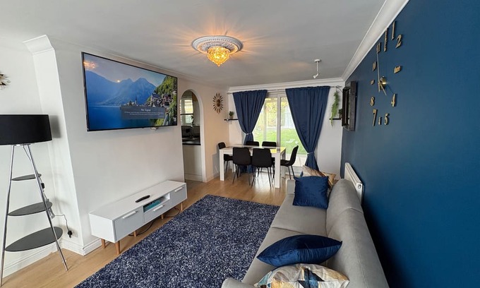 Bracknell House | Modern and Spacious 3 Bed retreat - Bracknell