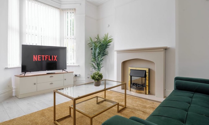 Bootle House | Mersey View By Liverpool Luxretreat 4 Bedroom House Next to Everton Stadium