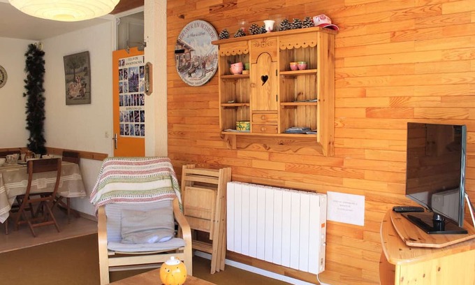 Les Claux Apartment | Charming 3-Room Apartment in Vars Les Claux, Near Slopes and Shops