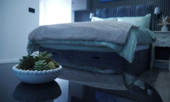 Sheffield Apartment | Spacious modern studio, 10 minutes away from Sheffield arena/City Centre.