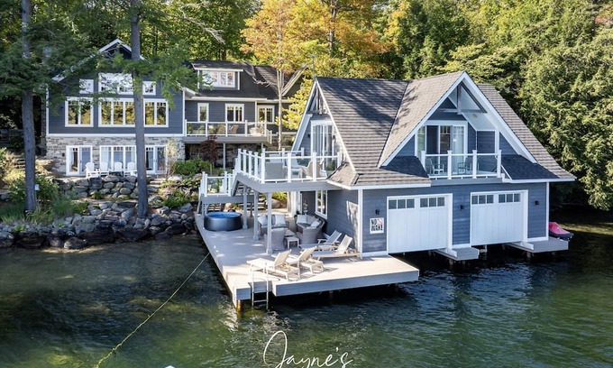 Seguin Cottage | Stunning 5 bed 6 bath cottage on Lake Joseph with Boathouse