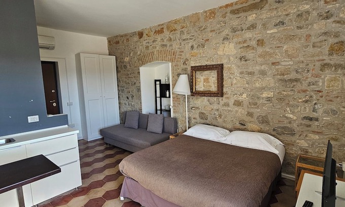 Potenza House | Quadruple Studio Double and Sofa Bed - Private Bathroom Inside