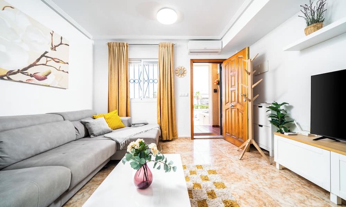 Orihuela Costa House | Breezy Shores – Elegant Townhouse by the Beach