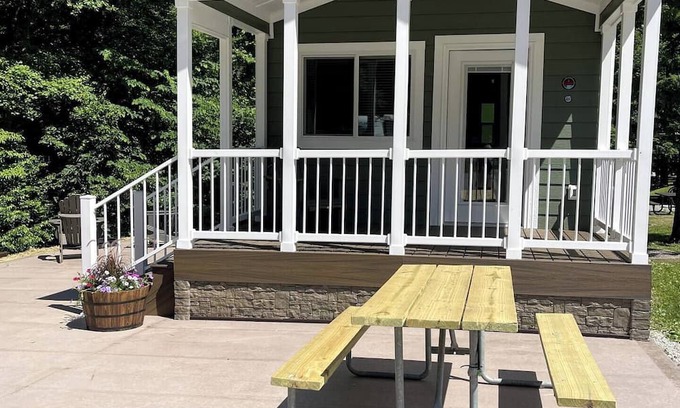 London House | This house is a 2 bedroom(s), 1 bathrooms, located in London, KY.